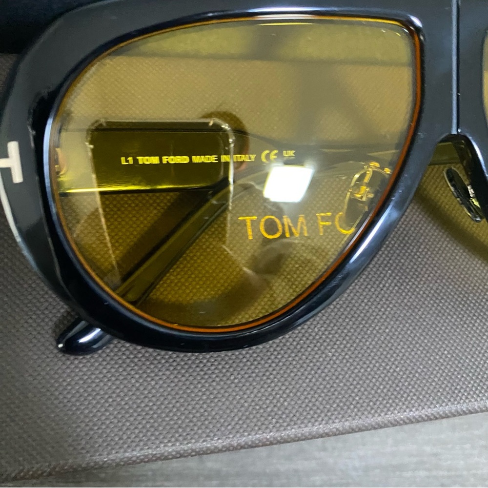 Tom Ford sunglasses🌝🌝🌝 - Picture 3 of 6